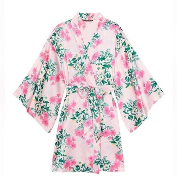 Victoria secret 4-Piece Silk Gift Set - Picture 4 of 6